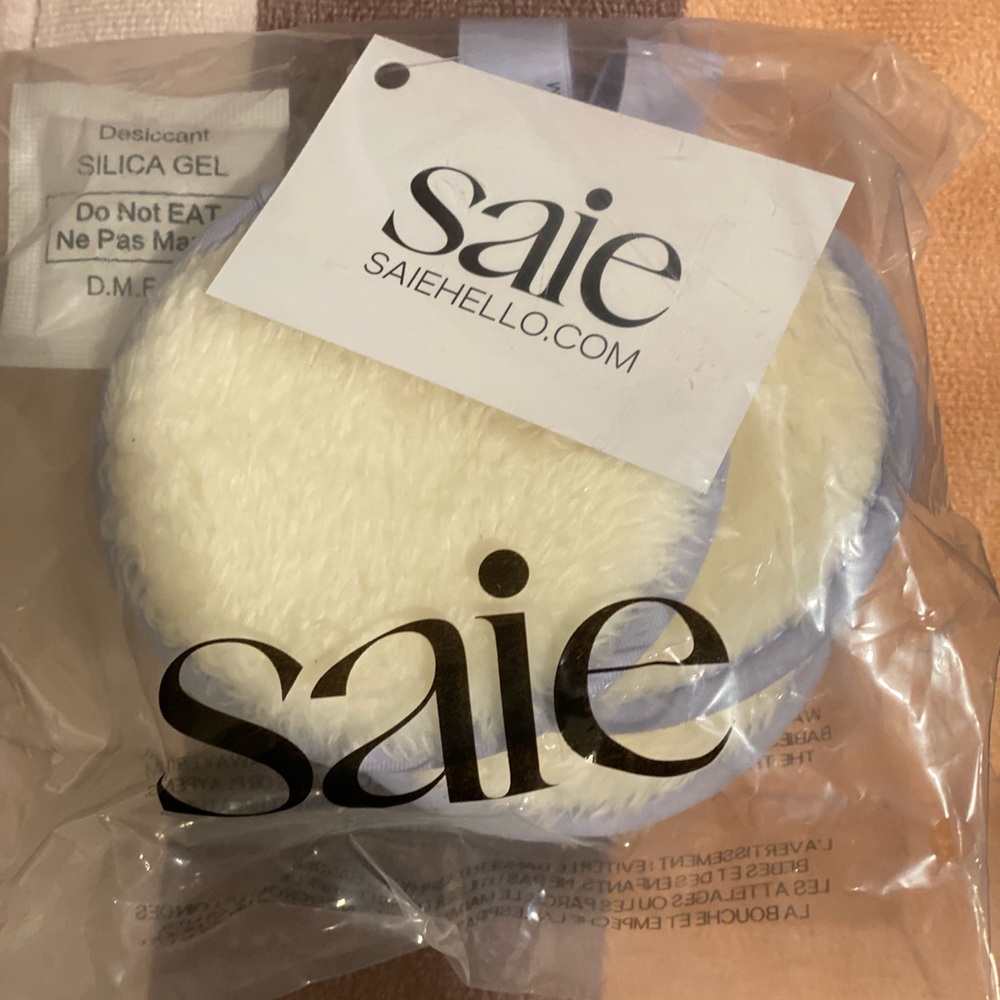 Saie Hello Beauty Rounds